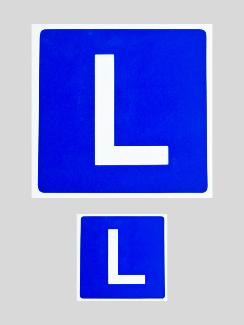 Naklejka samoprzylepna “L” 15x15cm lub 30x30cm na folii odblaskowej Naklejka samoprzylepna “L” 15x15cm lub 30x30cm na folii odblaskowej