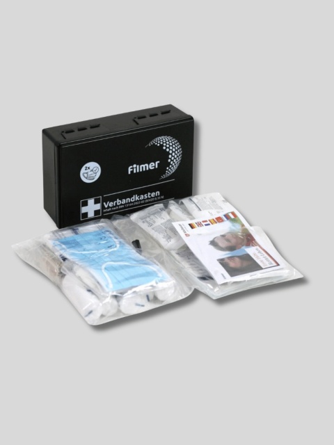 Apteczka pierwszej pomocy w czarnym plastikowym pudełku