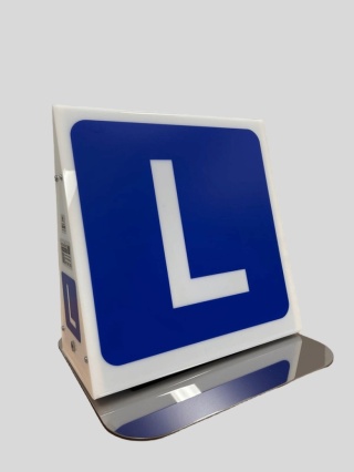 Emblemat „L” na dach samochodu z podstawą magnetyczną — podświetlany plafon