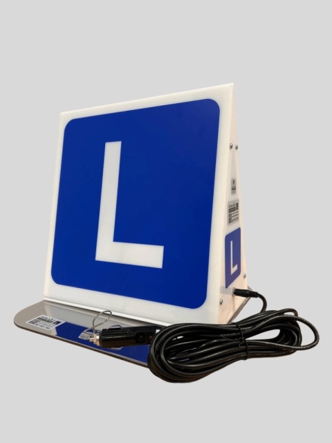 Emblemat „L” na dach samochodu z podstawą magnetyczną — podświetlany plafon