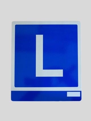 Emblemat "L" na motocykl odblaskowy.